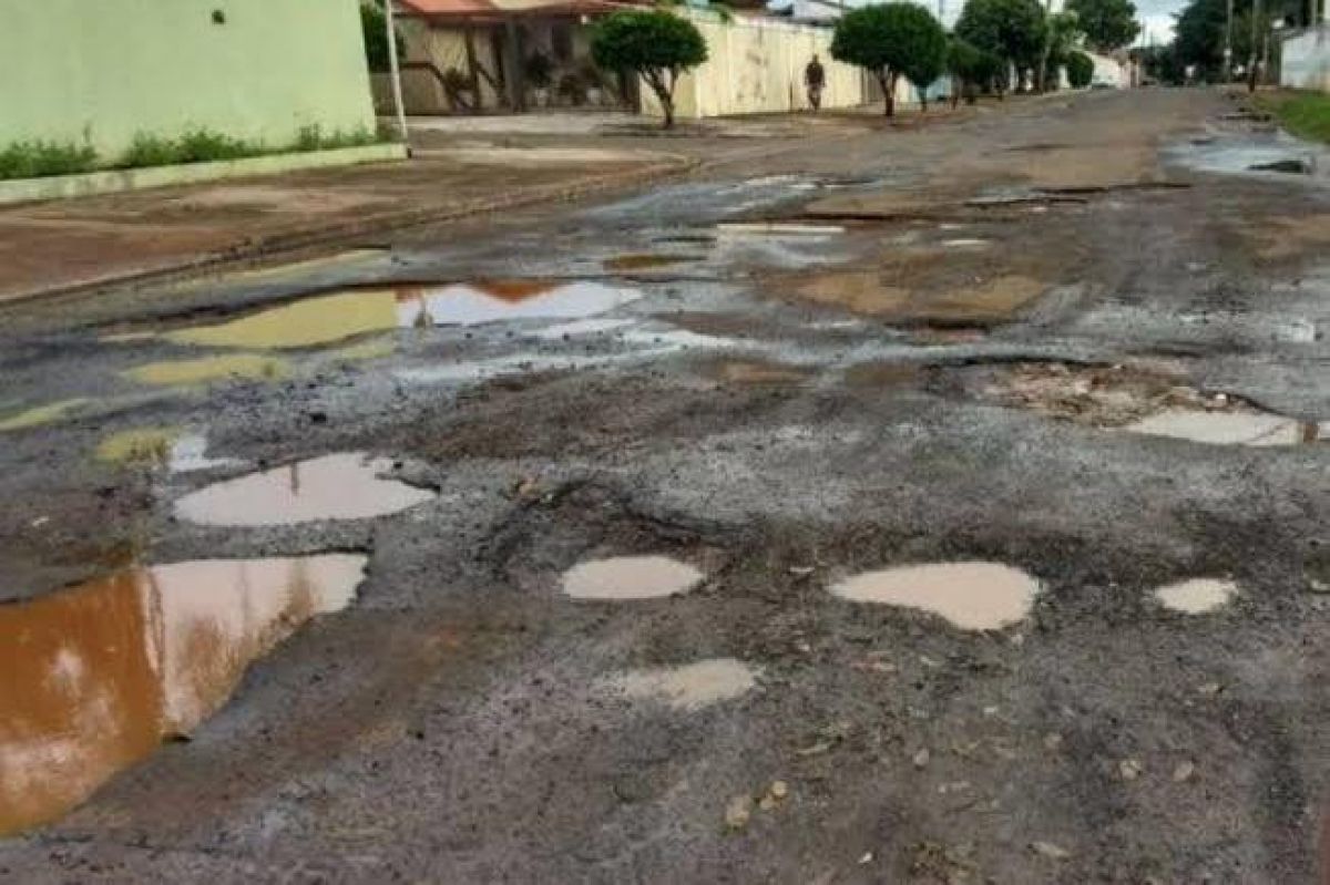 Prefeitura de Goiânia espera momento de chuva pesada para iniciar reconstrução asfáltica
